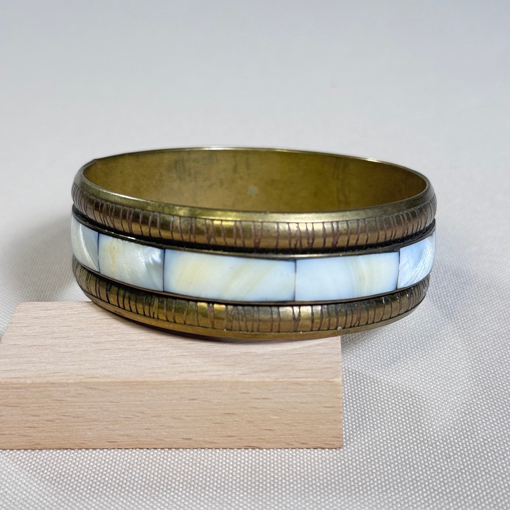 Vintage Brass And Shell Inlay Etched Bangle Bracelet Artisan‎  Boho Textured